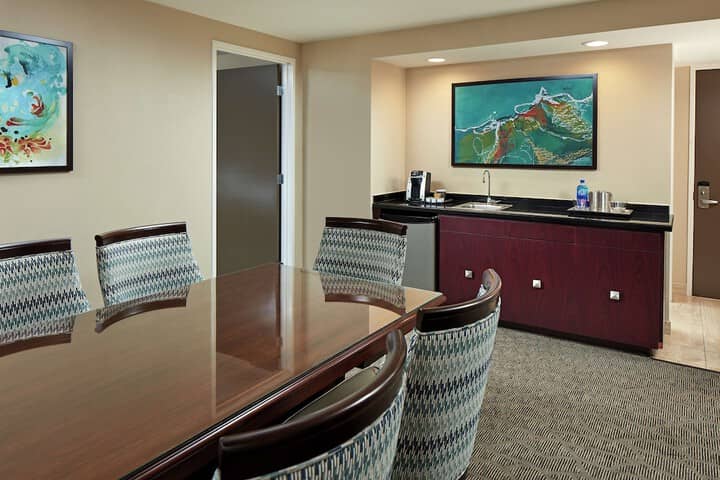 Lounge 23 of 55